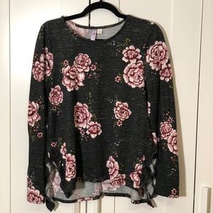 Francesca’s floral split side ruffle top